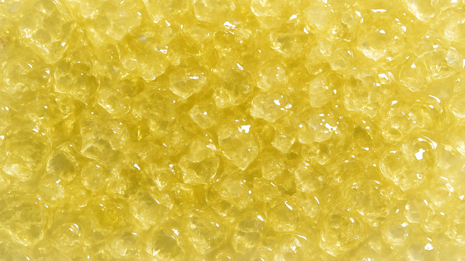 THCa Diamonds in Sauce HTE close-up macro photo